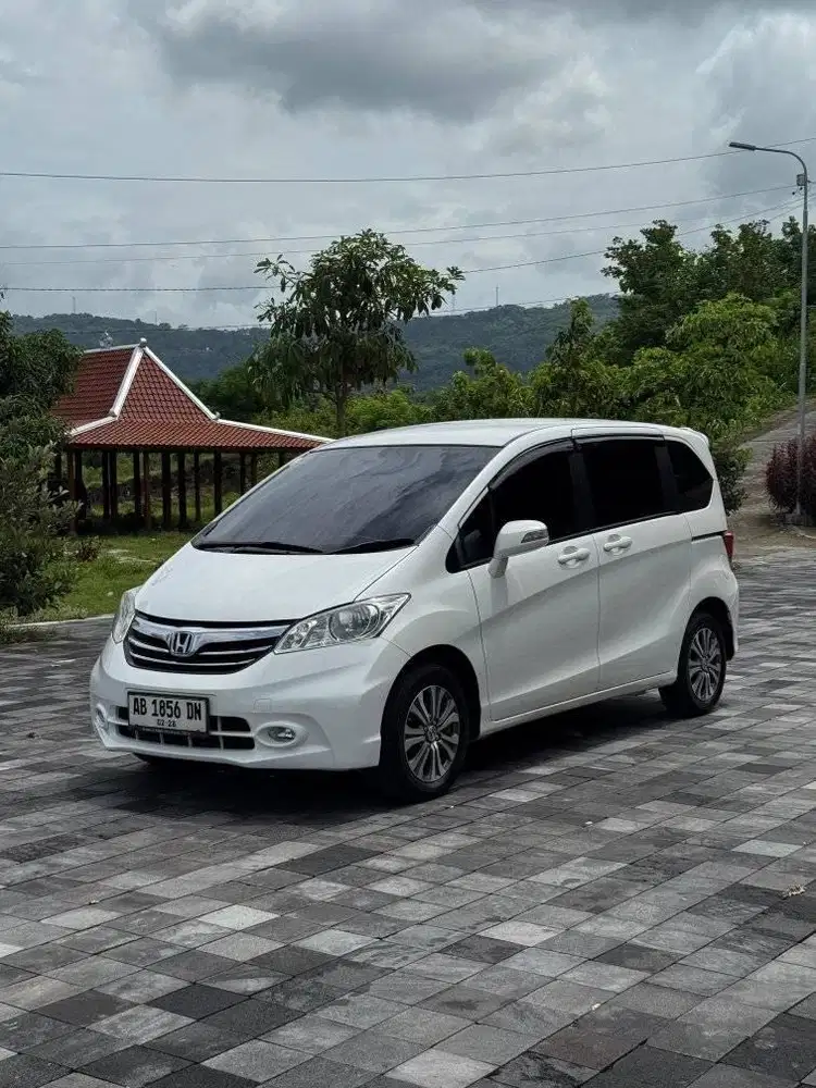 (DP 17JUTA) FREED PSD 2013 MATIC