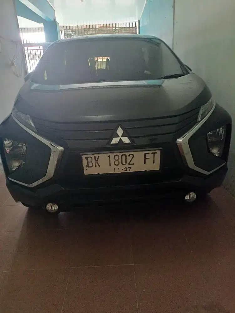 Mobil xpander exceed manual hitam 2017