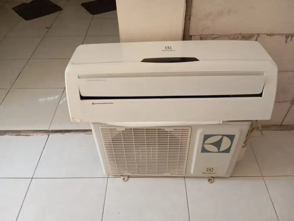 Jual ac electroluc R 410.1/2pk lowwat 360watt kondisi 95% ori semua