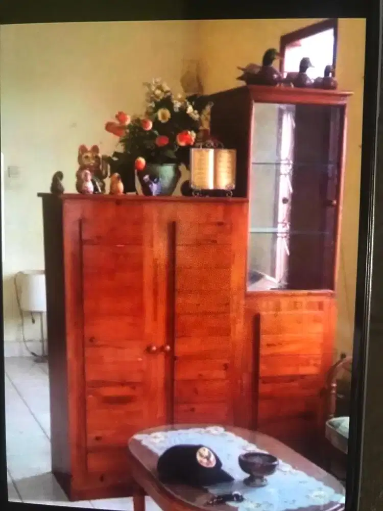 Lemari tv dan lemari pajangan