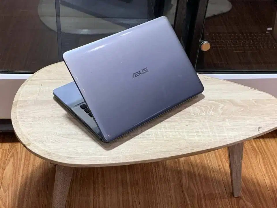 Laptop Asus Vivobook X441U Intel Corei3-7020 Mulus Normal Bergaransi