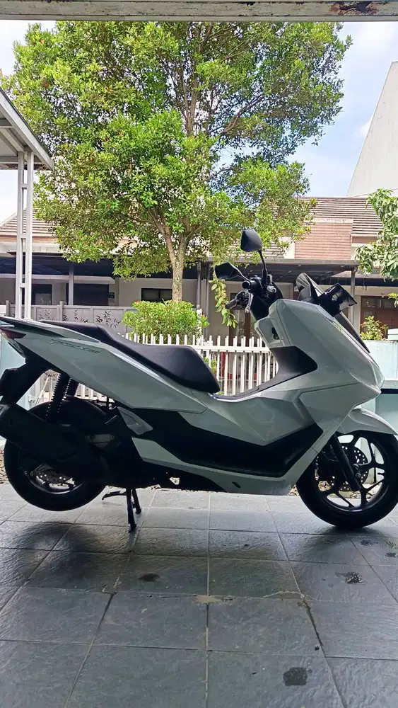 Honda Pcx 160 CBS Putih Tahun 2025