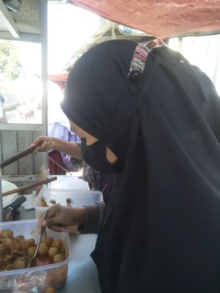 Sedang mencari pekerjaan halal