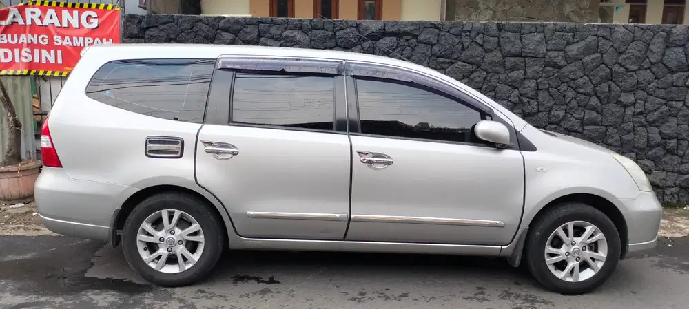 Nissan Grand livina 2011 Bensin
