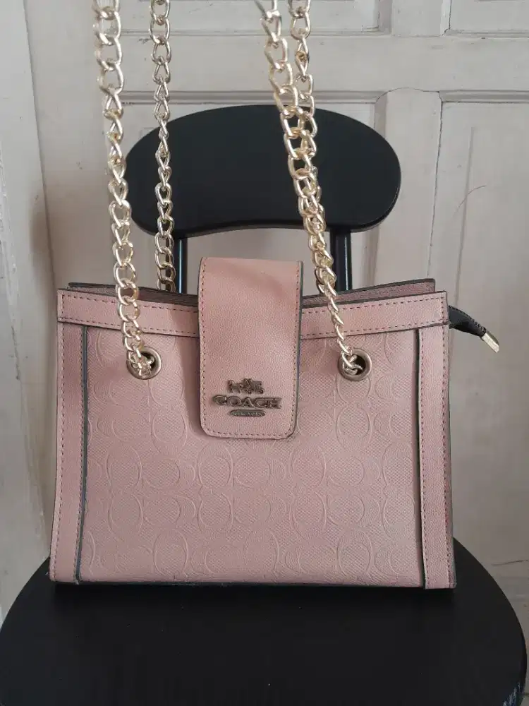 Tas Wanita Pink Elegan Rantai Gold – Stylish