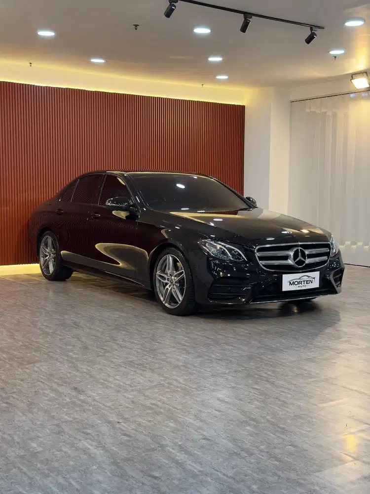 Mercedes Benz E300 AMG 2017 odo 24 Ribuan