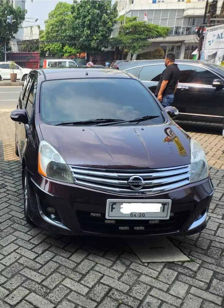 Yang cari Nissan Grand Livina Ultimate 2013 Matic siap pakai yuks