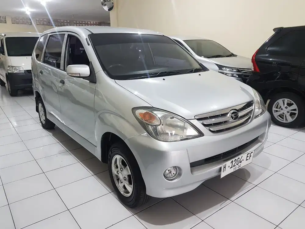 XENIA LI MANUAL 2005