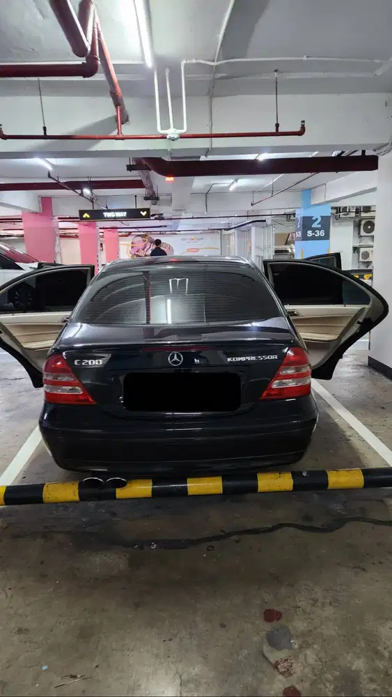 Mercedes Benz C200 Kompressor AT tahun 2003