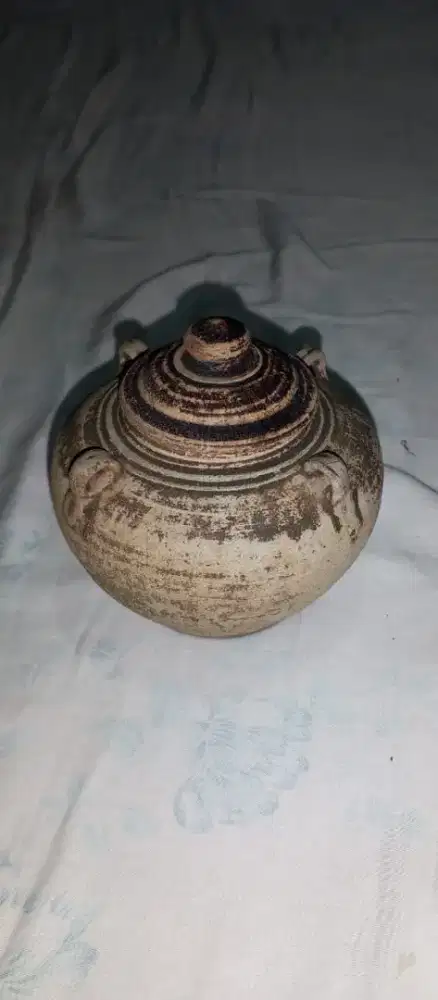 Vietnamese storage jar guci dagang vietam
