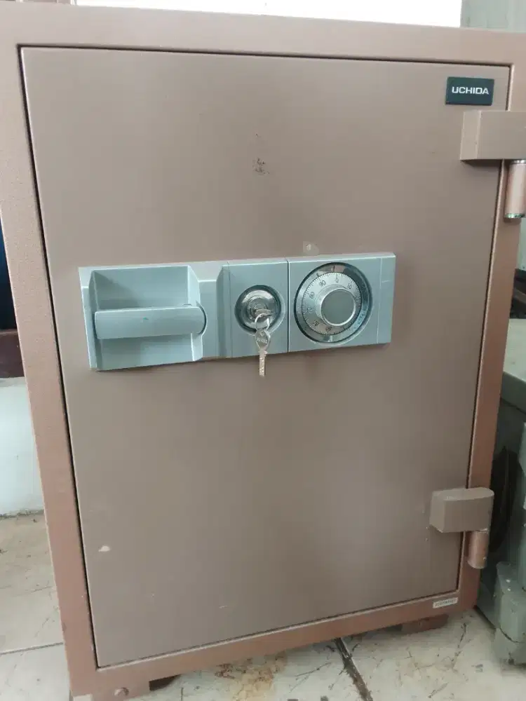 Di jual murah Brankas Uchida
