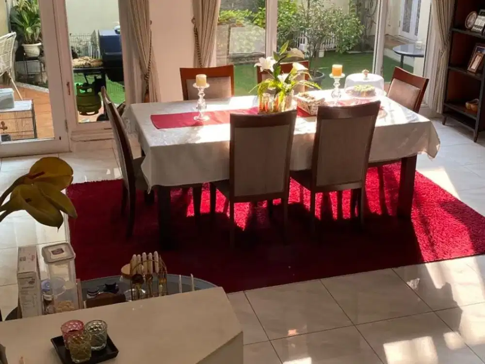 Rumah mewah dalam Komplek Raffles Hills Cibubur semi Furnish