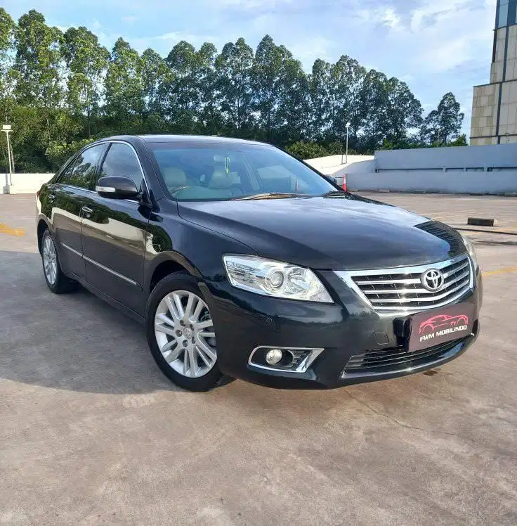 toyota camry 2.4 V AT 2012 warna hitam, mewah, nyaman