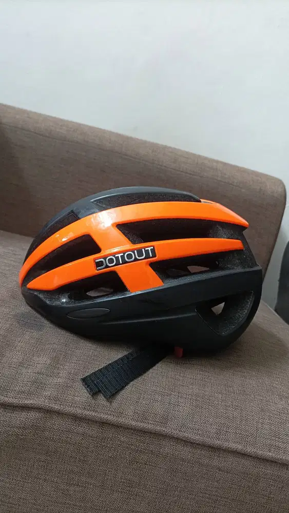 Helm Sepeda Dotout