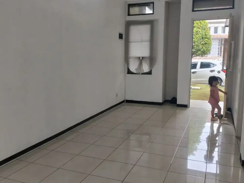 Disewakan Nyaman dan Asri Siap Huni Minimalis Lokasi di Kota Baru Parahyangan Bandung