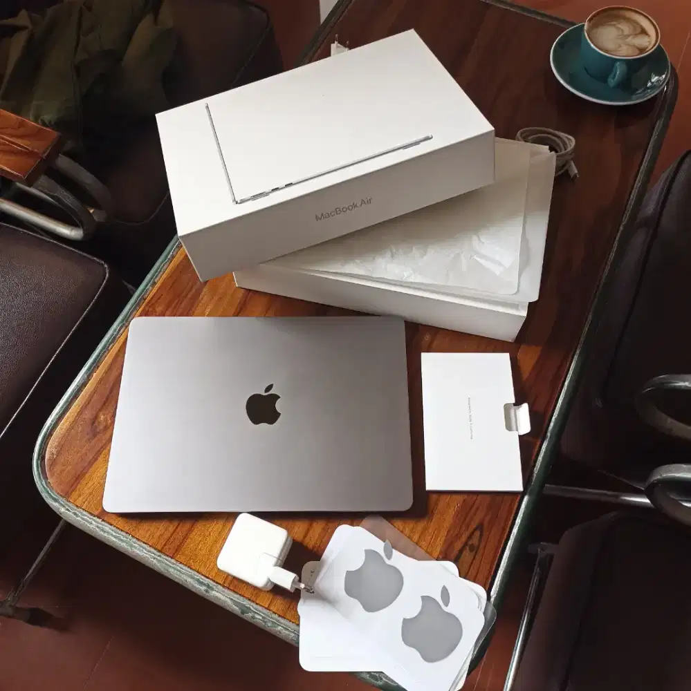 Macbook Air M2 iBox Fullset Mulus Normal 8/256