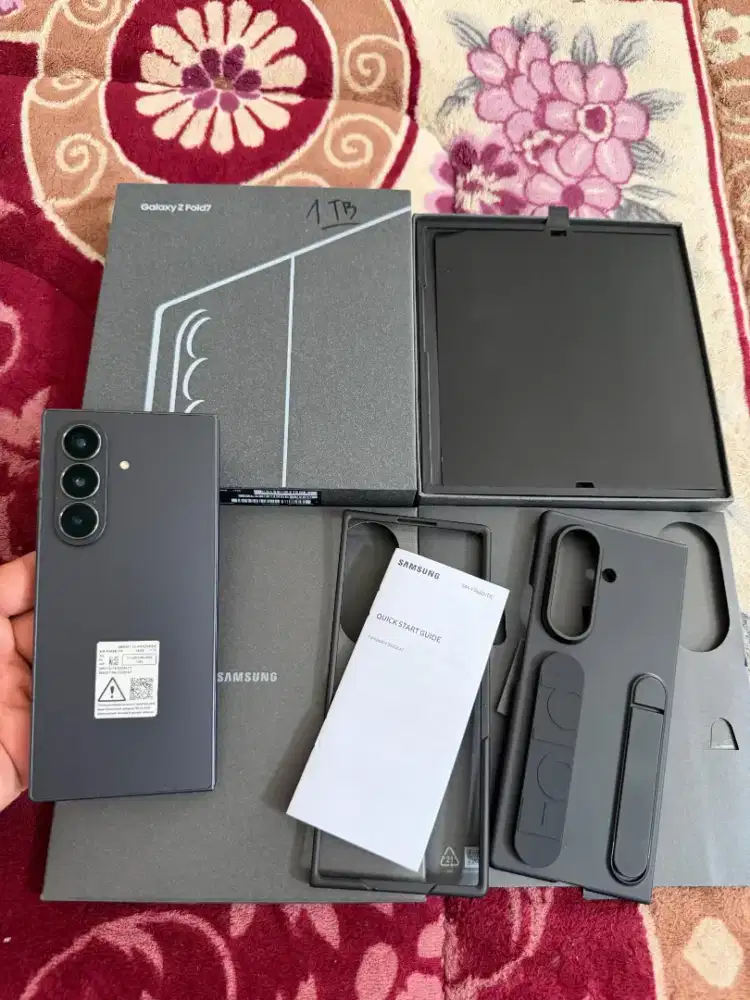 samsung Z fold 7 ram 16/1TB(1000gb) garansi 12-09-2026 resmi sein