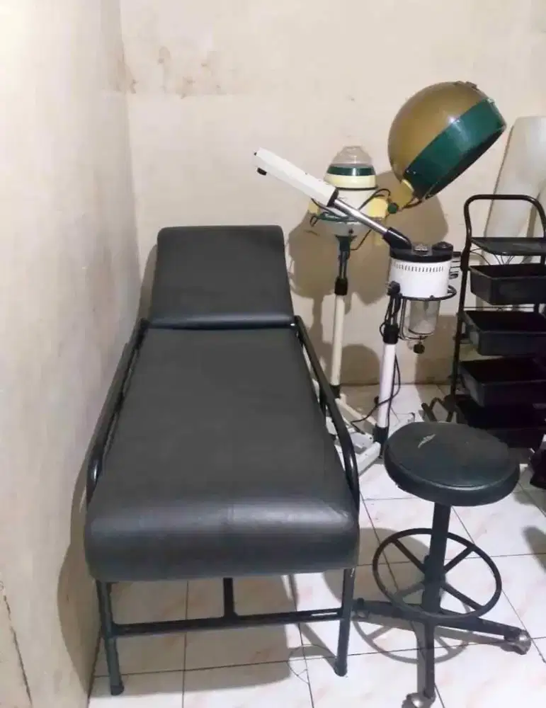 Alat alat salon kecantikan