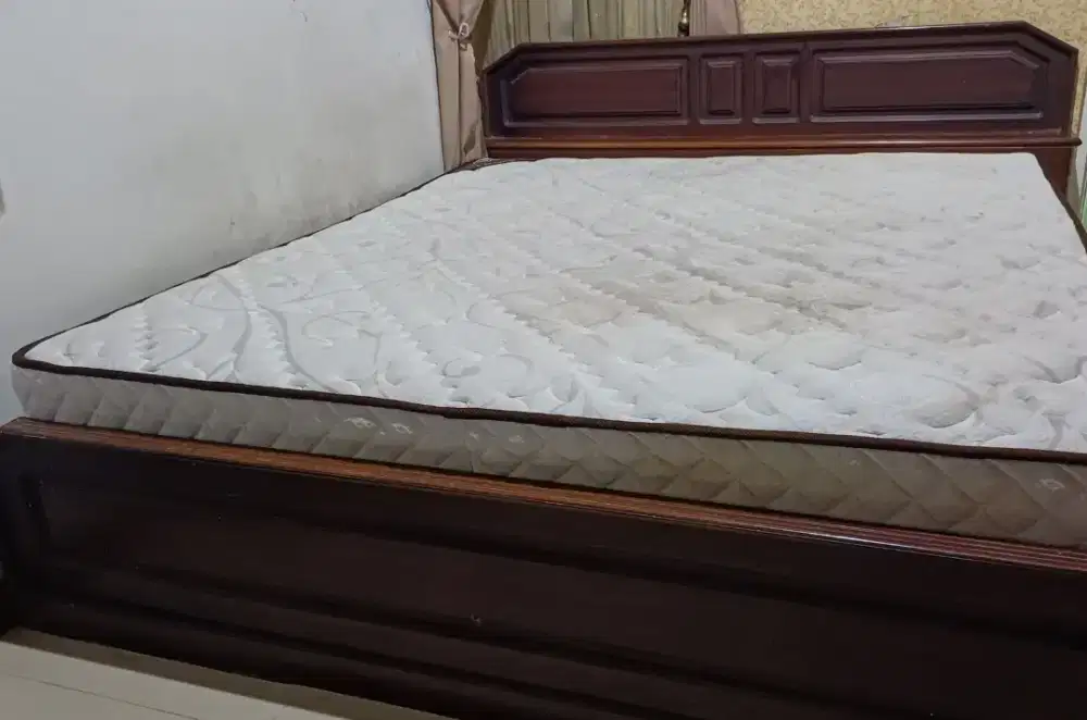 Dipan plus kasur Apa adanya