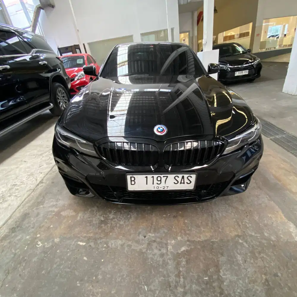 BMW 330i 2.0 M Sport AT 2022 Hitam