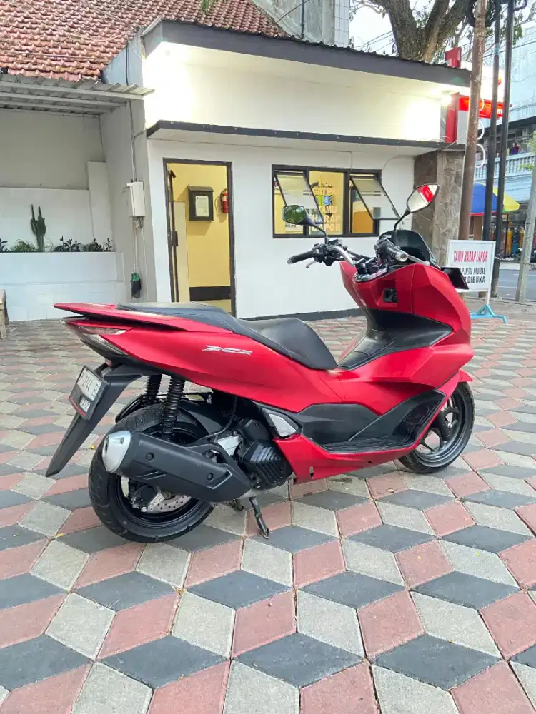 Honda pcx merah
