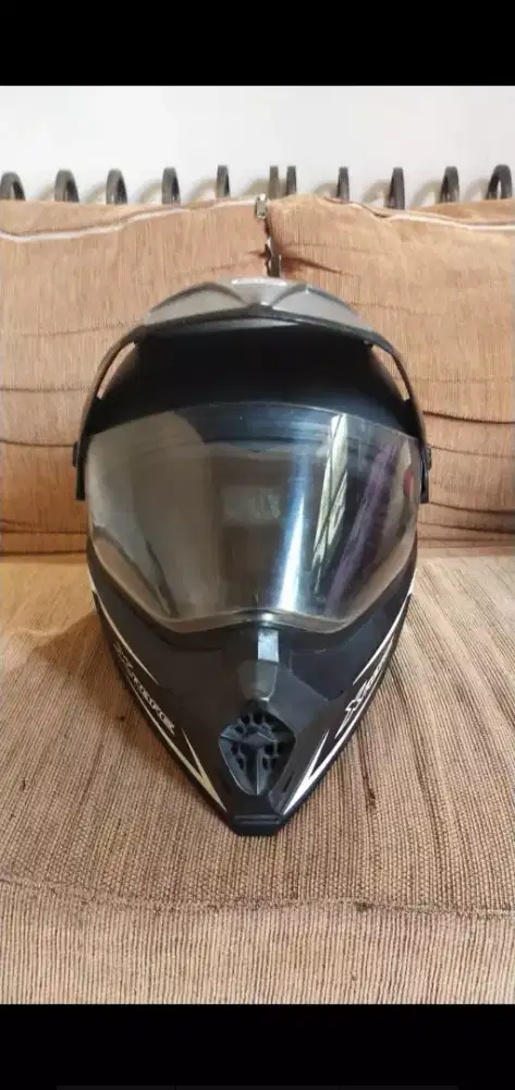 Helm yamaha xabre