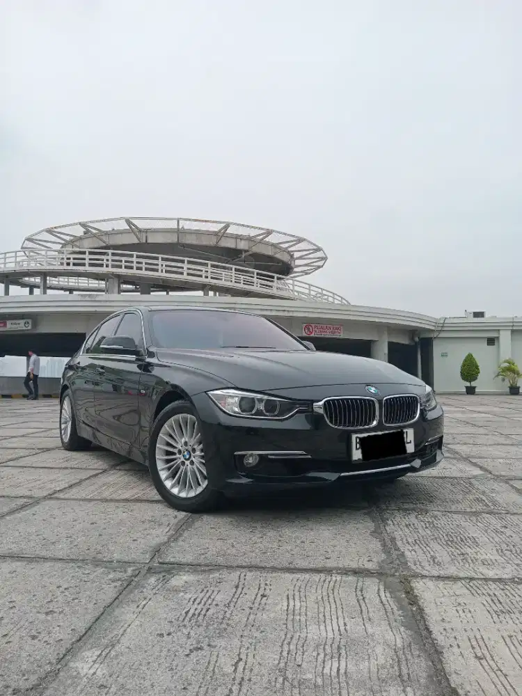 2013 BMW 320i Luxury F30 2.0 AT Terawat KM LOW 70 RBAN