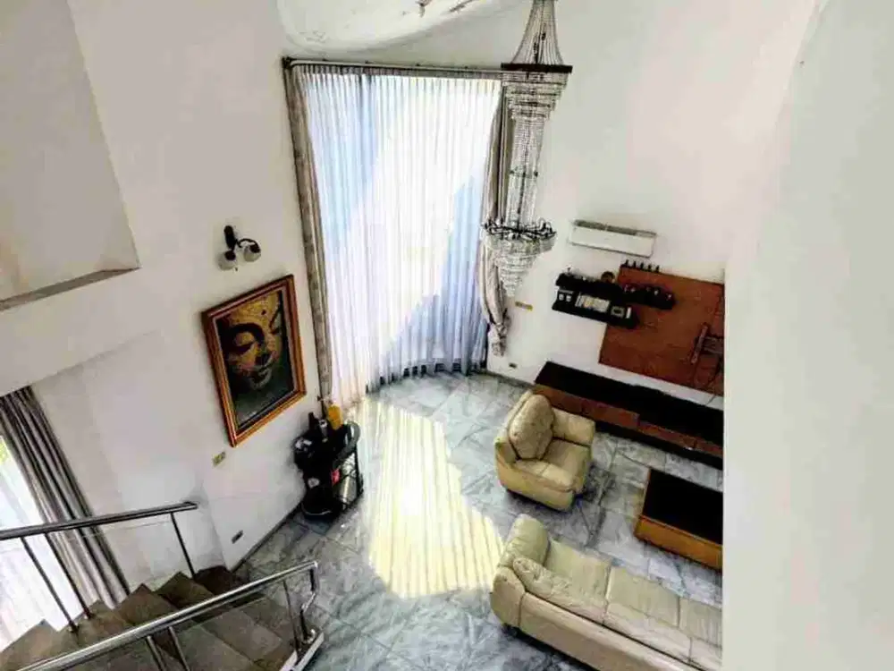 _Lagi cari rumah gede, adem, & nggak ribet?_
_Coba intip yang satu ini_