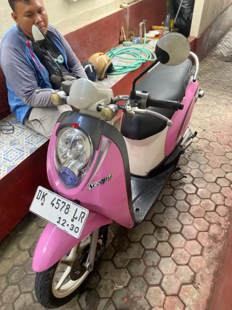 Scoopy pink Deva motor
