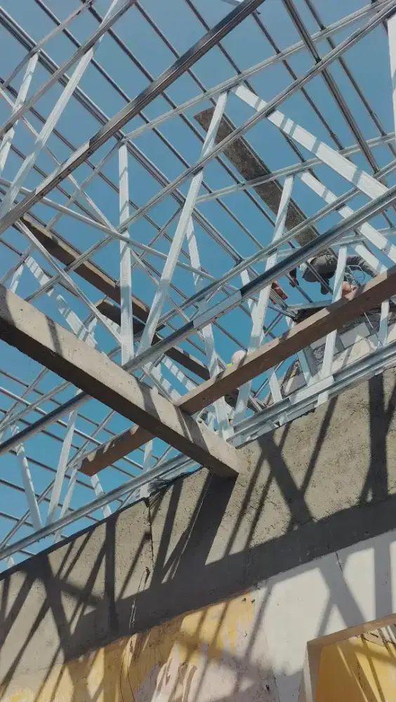 Atap rumah bocor? Kami solusinya!