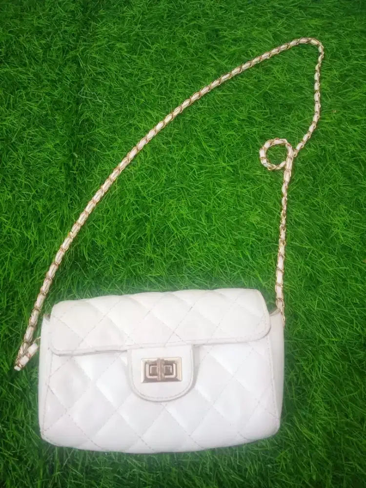 Tas Mini putih merk miniso