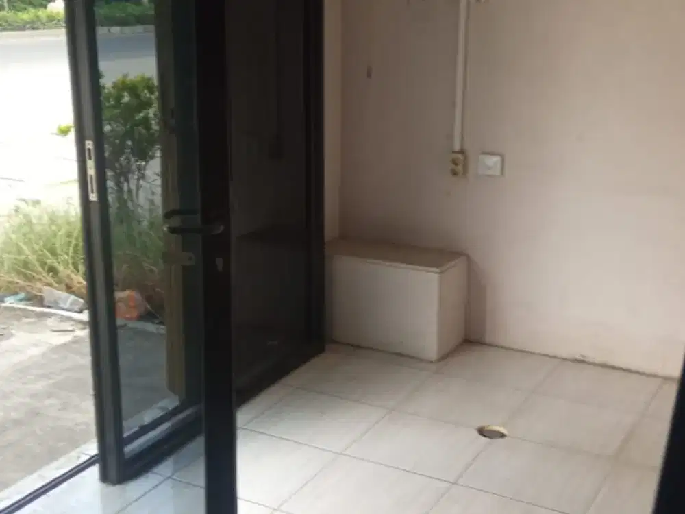 Disewakan Ruko Kecil Pinggir Jalan 2 Lantai di Jl Raya Bekasi, Cakung, Jakarta Timur