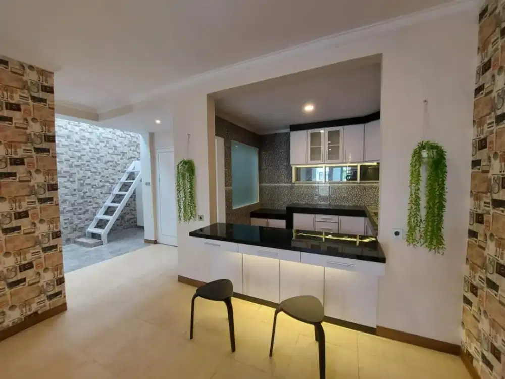 Disewakan rumah siap huni Komplek Wangsakerta    Kota Baru parahyangan  ( depan hotel Mansion pine  )