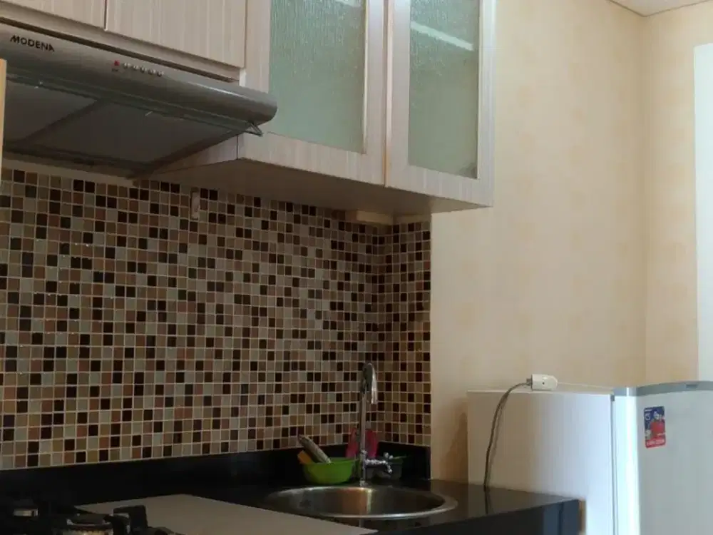 ready disewa unit apartemen green lake sunter,studio furnished,ac dan waterheater,luas 20,lantai tengah,view danau