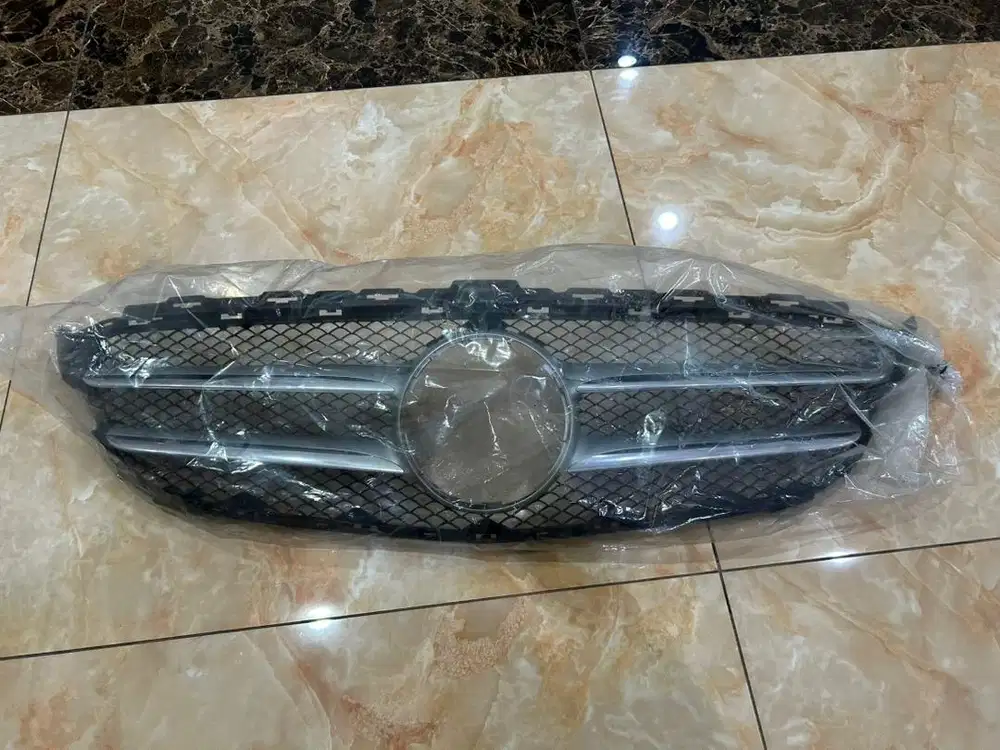 Grill AMG Avantgarde W205 C250 C200 C300 Mercedes Benz Ori Part Number
