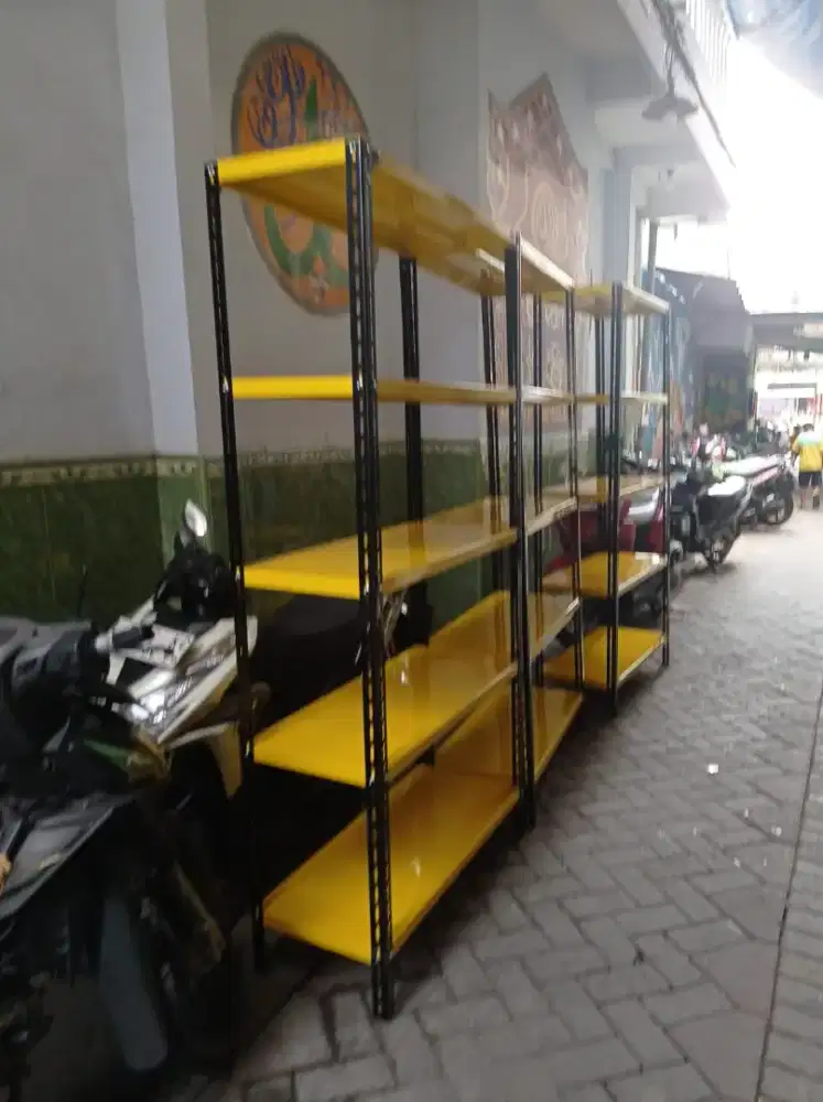 Rak besi rak perlengkapan rumah