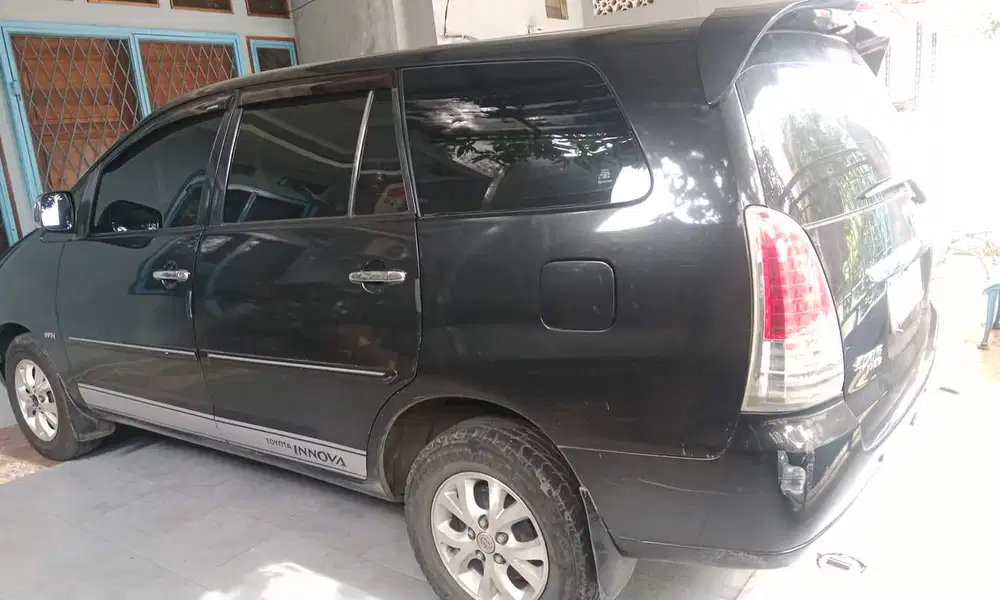 Toyota Kijang Innova 2004 Bensin