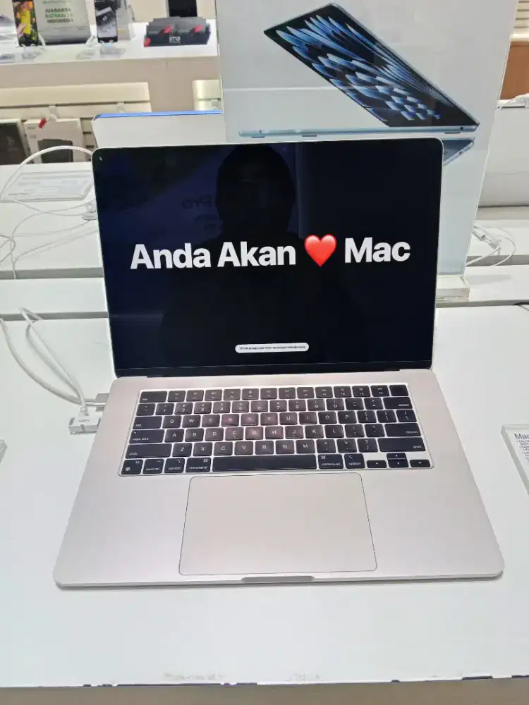 APPLE MacBook Air 15inci