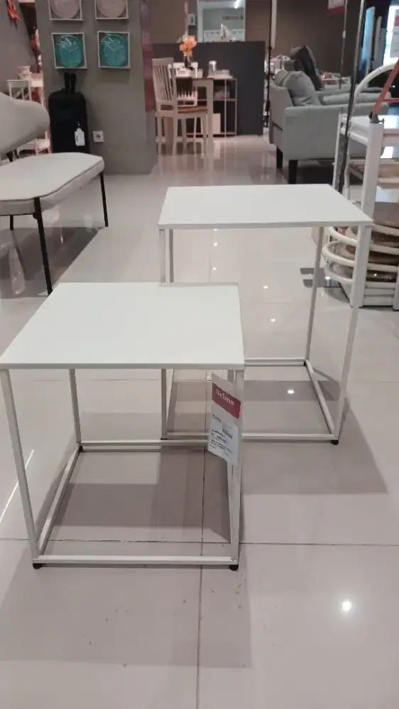 Meja minimalis Lindi