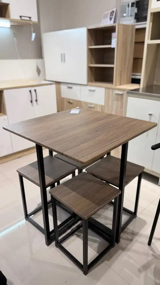 Meja makan minimalis