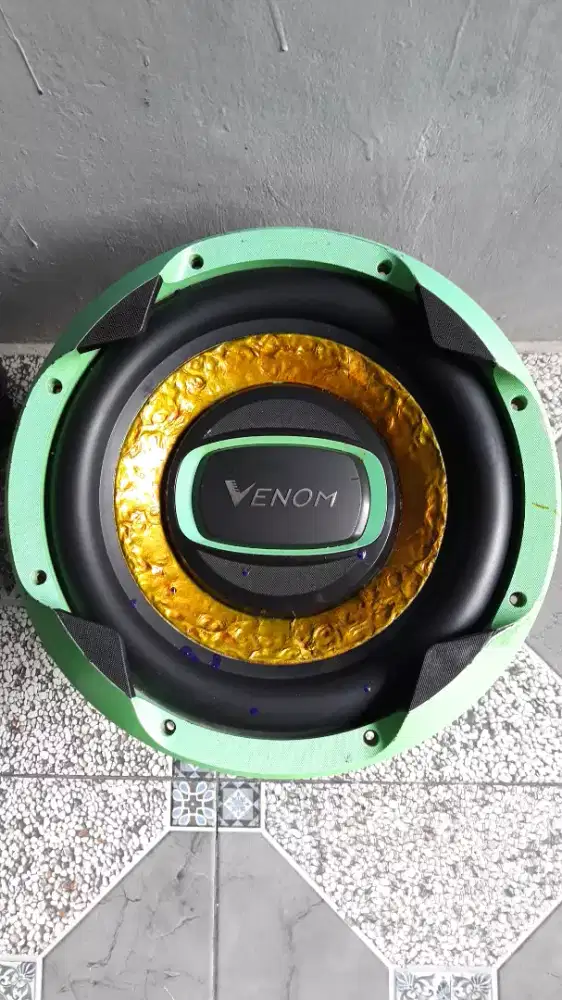 Subwoofer mobil 12 inch