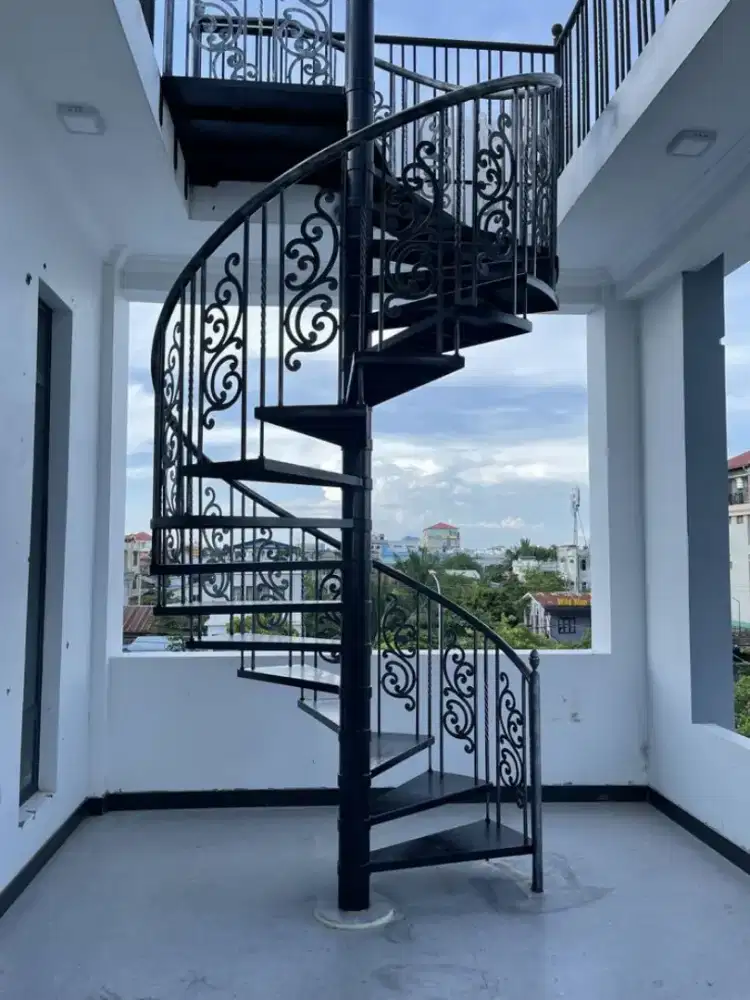 Tangga putar trap besi,trap kayu Dengan desain klasik