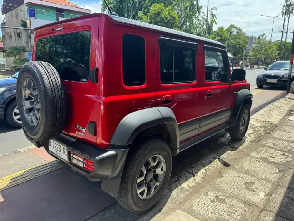 Suzuki jimnie 5 pintu th 2023AT km 9800