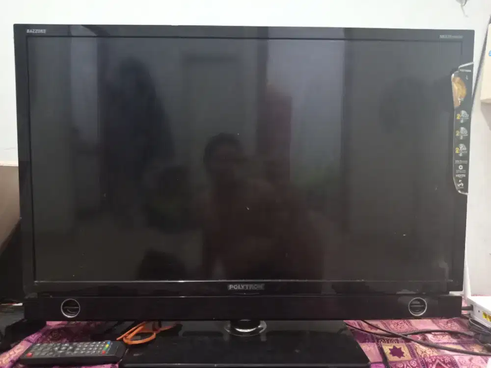 TV bekas polytron 32 inci