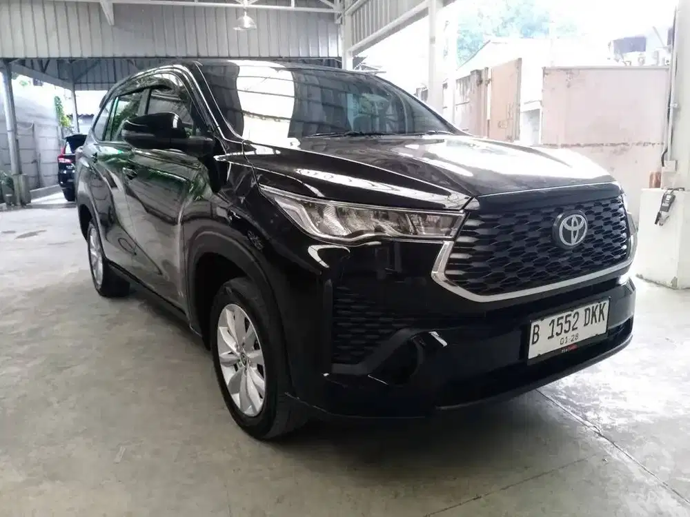Toyota Innova Zenix 2.0 V AT 2022 Hitam