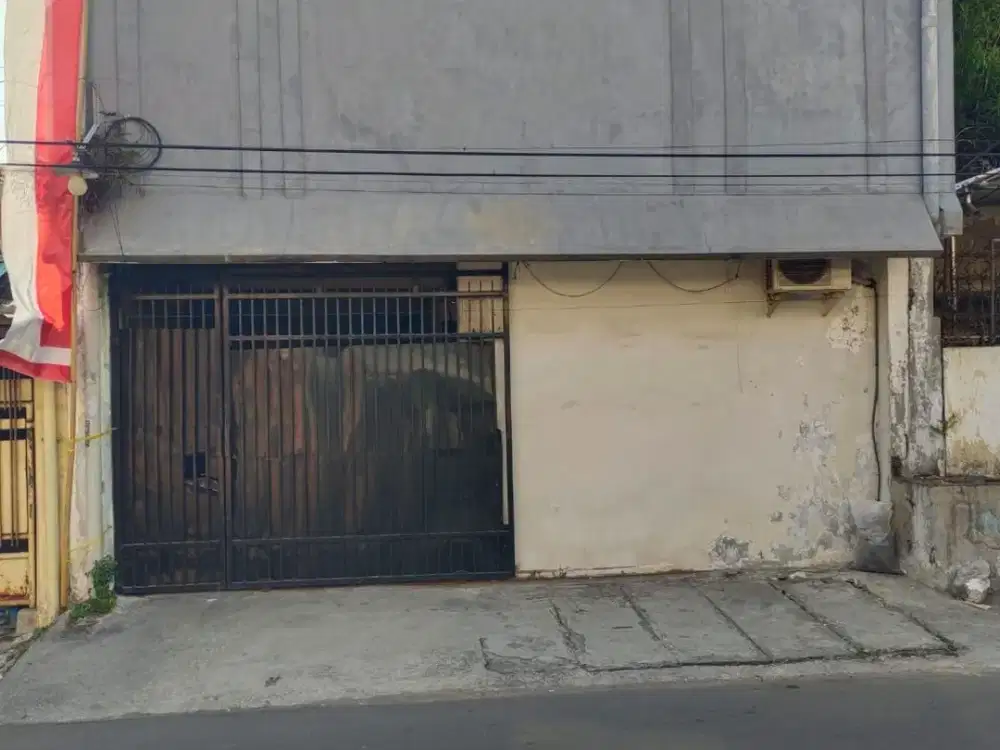 Rumah Tambak Adi Surabaya pusat strategis siap huni