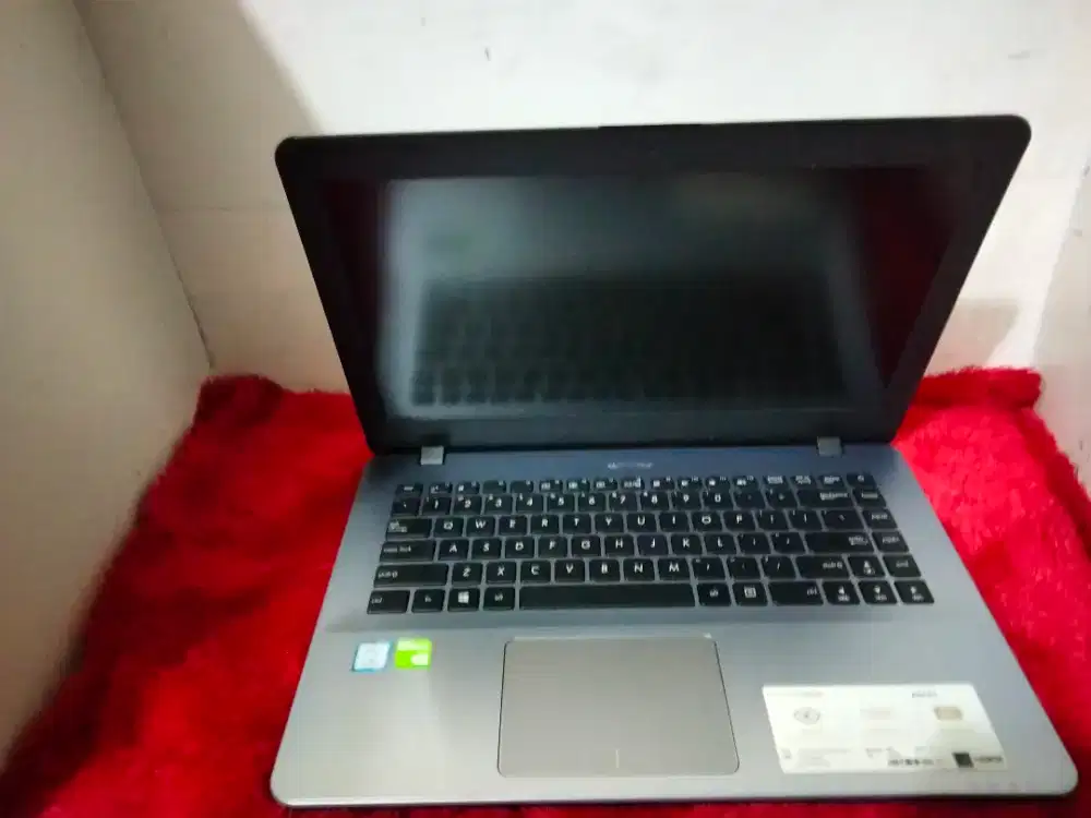 Laptop Asus X442UR/core i7-8550u/RAM8GB/SSD256gb/VGA Nvidia mx130