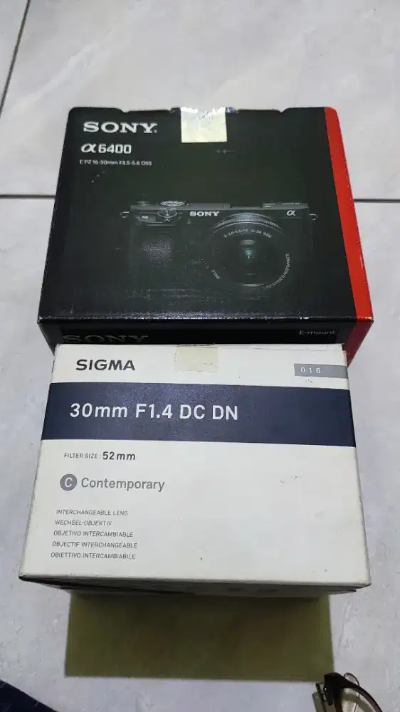Kamera Sony a6400 + lensa kit 16-50 + lensa Sigma 30mm f1.4 for sony