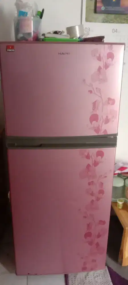 Lemari es Sharp 2 pintu tanpa bunga es