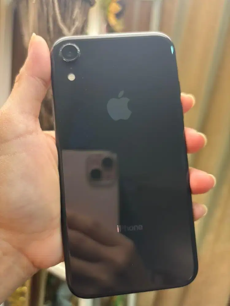 Iphone XR (apple) well used
